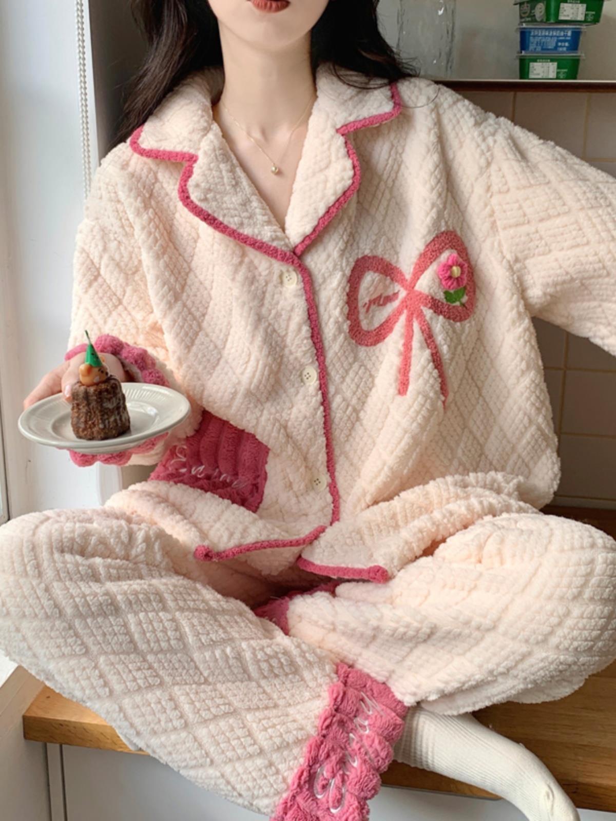睡衣女秋冬季珊瑚絨加厚網紅風2023年新款蝴蝶結法蘭絨家居服套裝