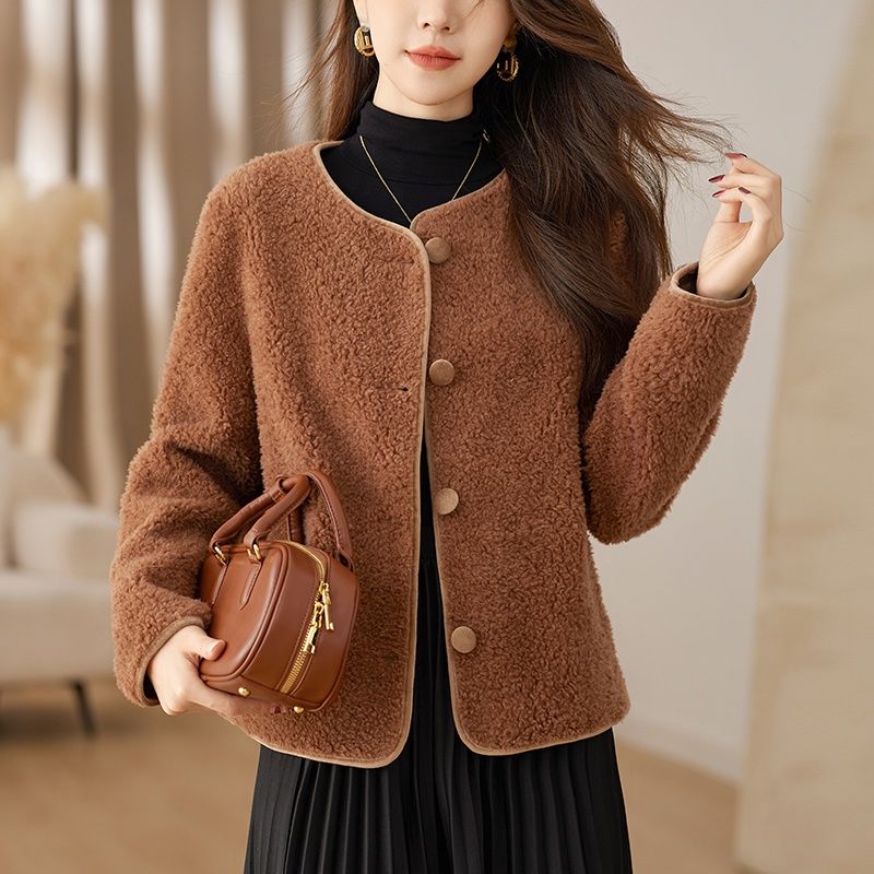2023 new winter Maillard camel color whitening temperament slim short sheep shear short wool coat for women