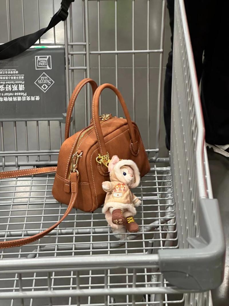 This year's popular bags for women 2023 autumn and winter retro versatile handbags niche soft leather texture crossbody bags are trendy