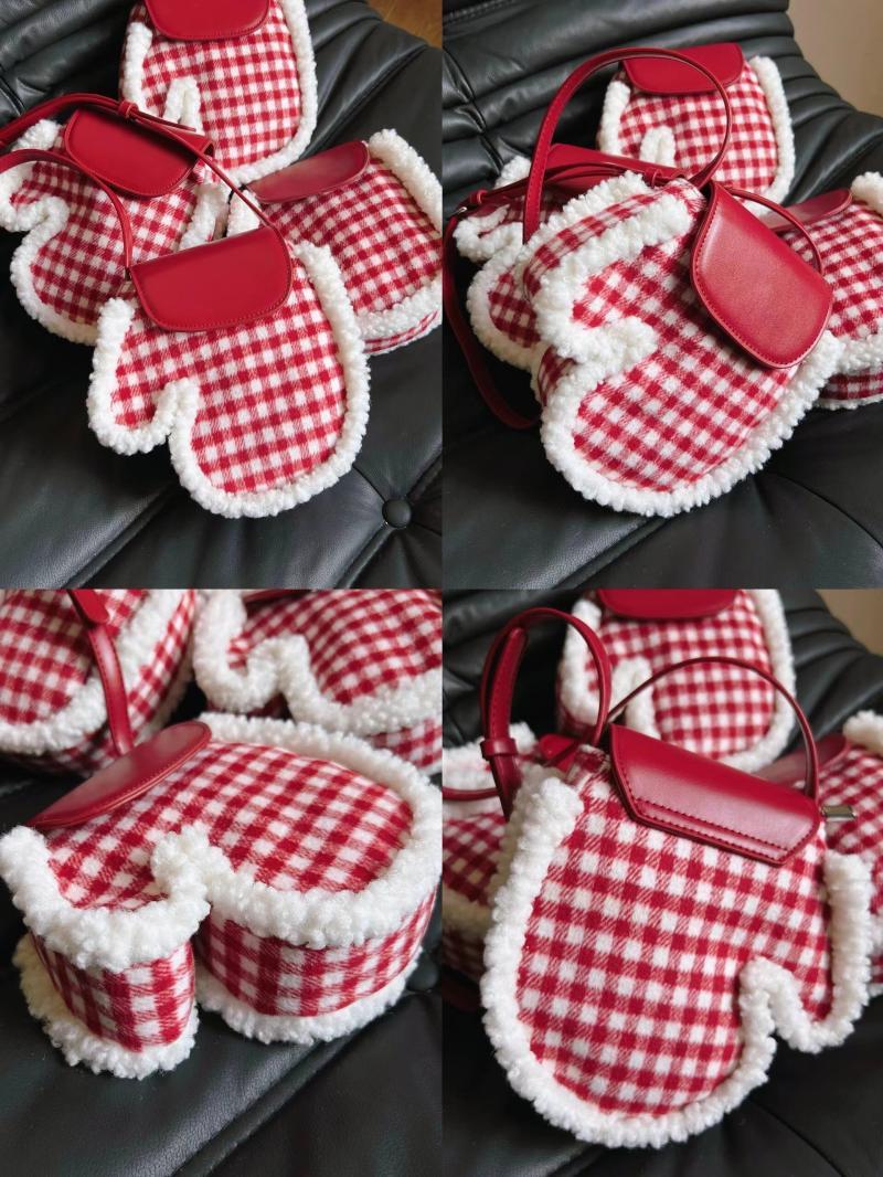 2023 autumn and winter new red and white plaid Christmas glove bag niche design fashionable texture mobile phone bag crossbody bag