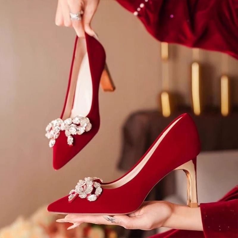 红色结婚鞋女秋冬新款粗跟秀禾婚纱两穿中式新娘敬酒服高跟不累脚