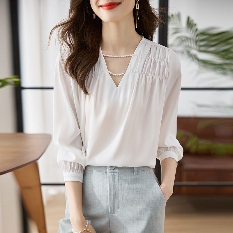 法式高級感襯衫女2024春季新款設計感珍珠V領上衣獨特别致小衫女