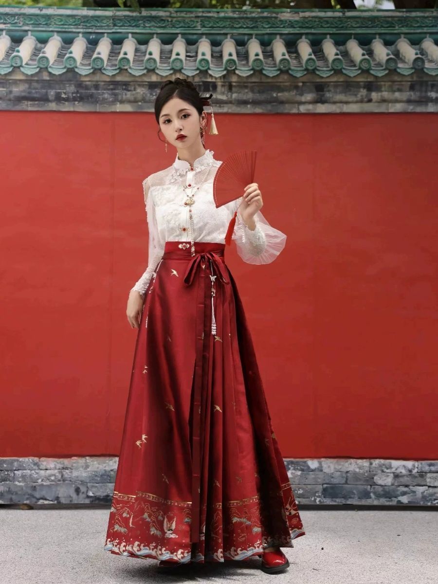 新中式轻国风超仙红色马面裙新年套装女秋装圣诞氛围感衬衫两件装