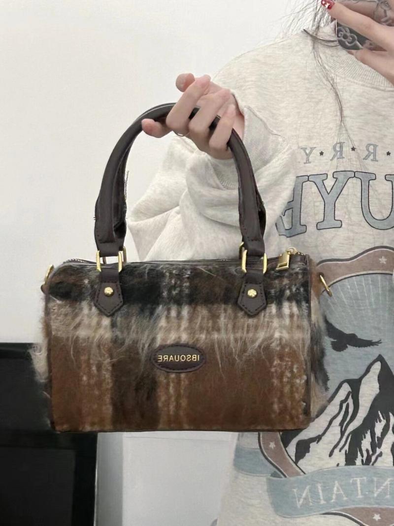 Popular Woolen Autumn and Winter Handbags 2023 New Niche Retro Fashion Boston Bag Casual and Versatile Commuting Bag