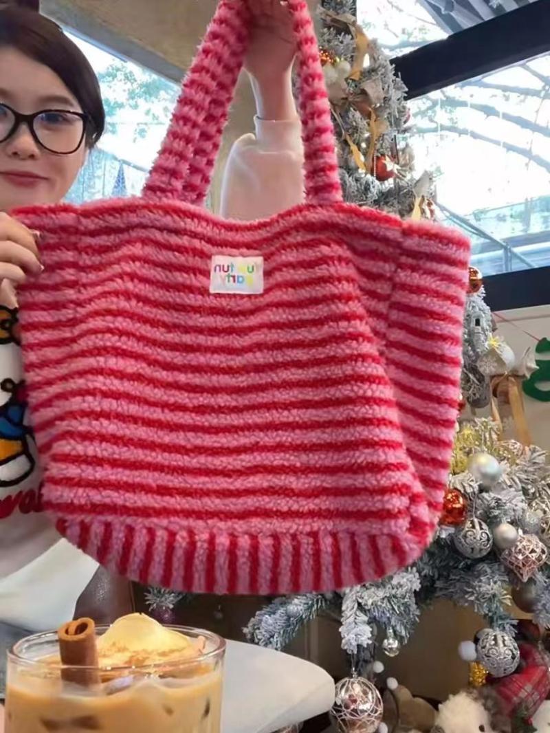 Autumn and winter Korean lamb wool handbag 2023 new niche girl pink tote bag casual striped commuter bag