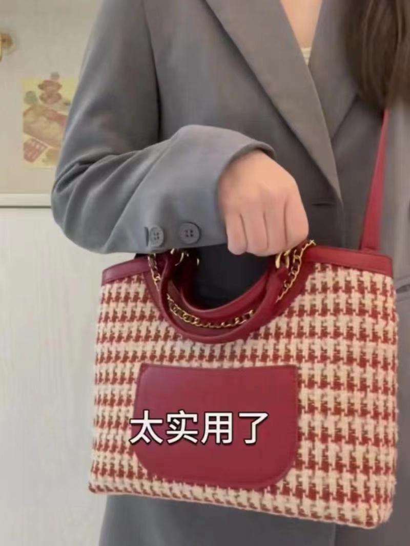 Red Festive New Year Large Capacity Tote Bag 2023 Autumn and Winter Chain Textured Shoulder Bag Wedding Bag Portable Commuting Bag