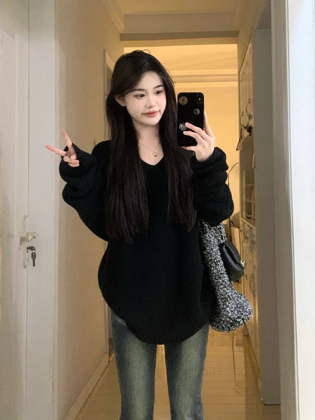 春秋新款黑色V領毛衣女秋冬慵懶風洋氣別致獨特小眾針織上衣