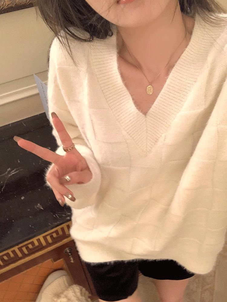 白色衣女秋冬新款慵懶風軟糯V領寬鬆設計感毛絨針織衫上衣