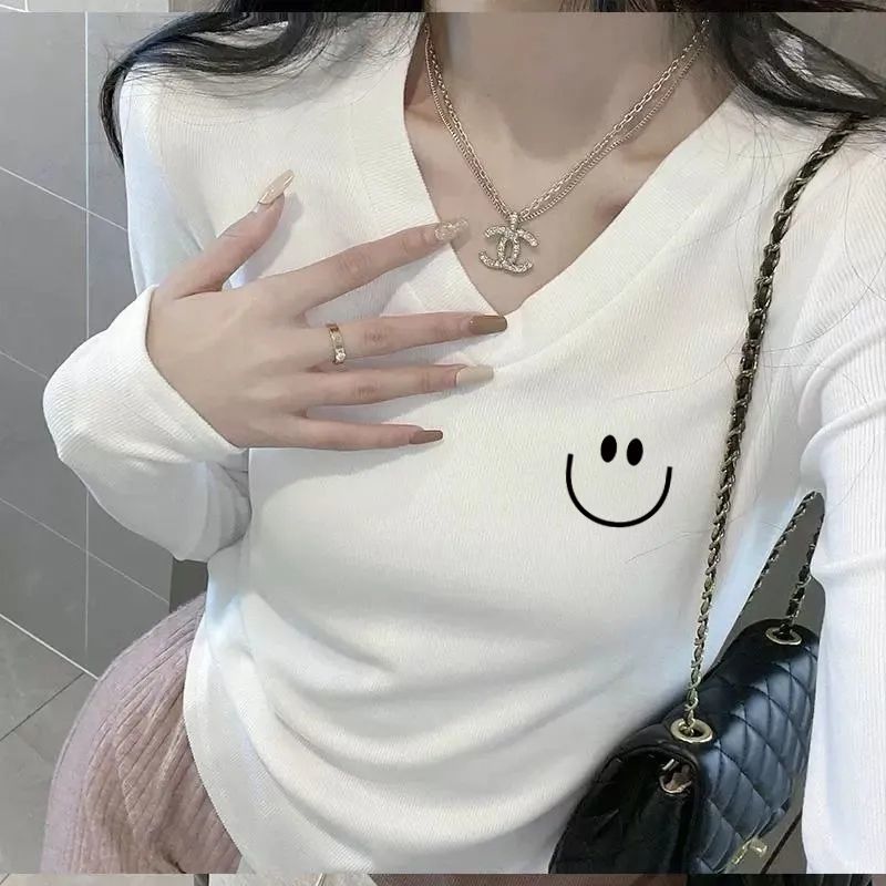 秋季韓版百搭氣質v領t恤女裝設計感印花修身顯瘦內搭長袖打底上衣