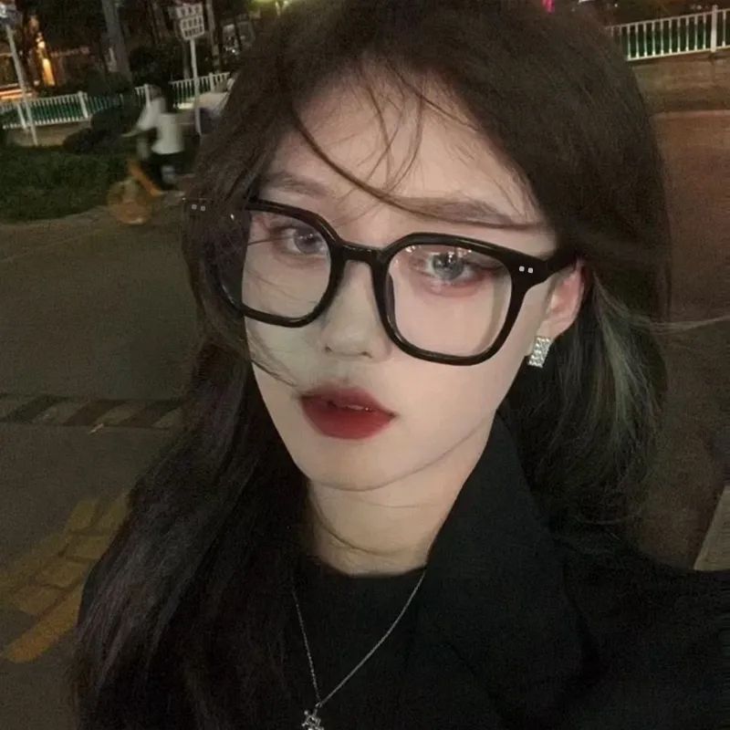 Korean-style black-framed myopia glasses for women can be equipped with ultra-light large-frame bare-faced artifacts for square and round face slimming flat glasses
