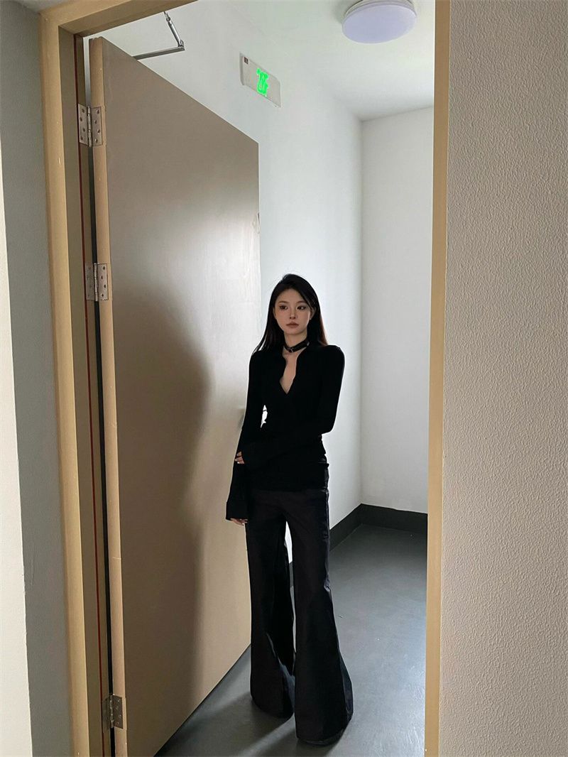 美式辣妹黑色V領長袖t恤女秋冬高級感內搭打底衫修身收腰緊身上衣