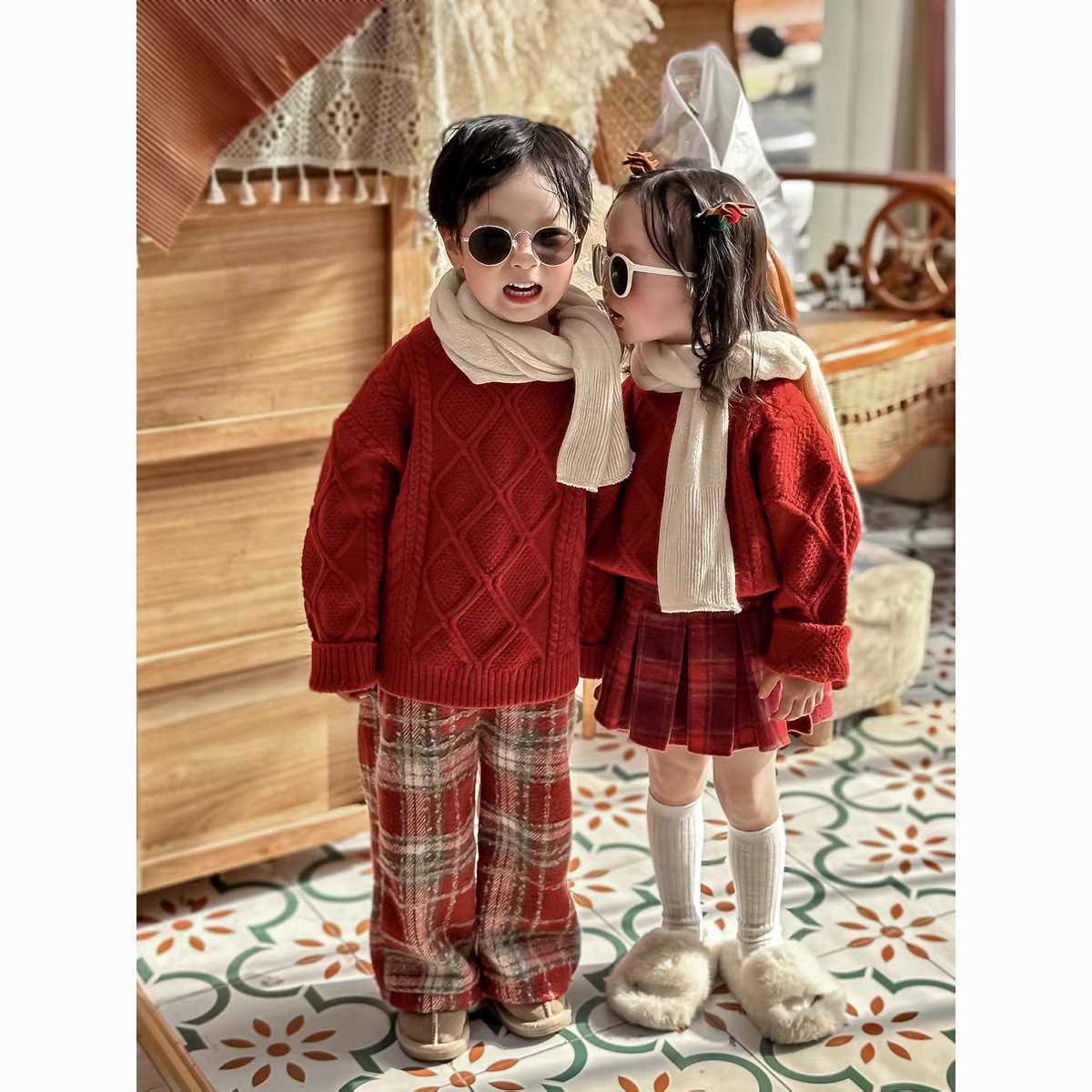 Korean children's clothing girls' sweaters 2023 winter new style small and medium-sized children's fashionable Christmas and New Year twist pullover sweaters