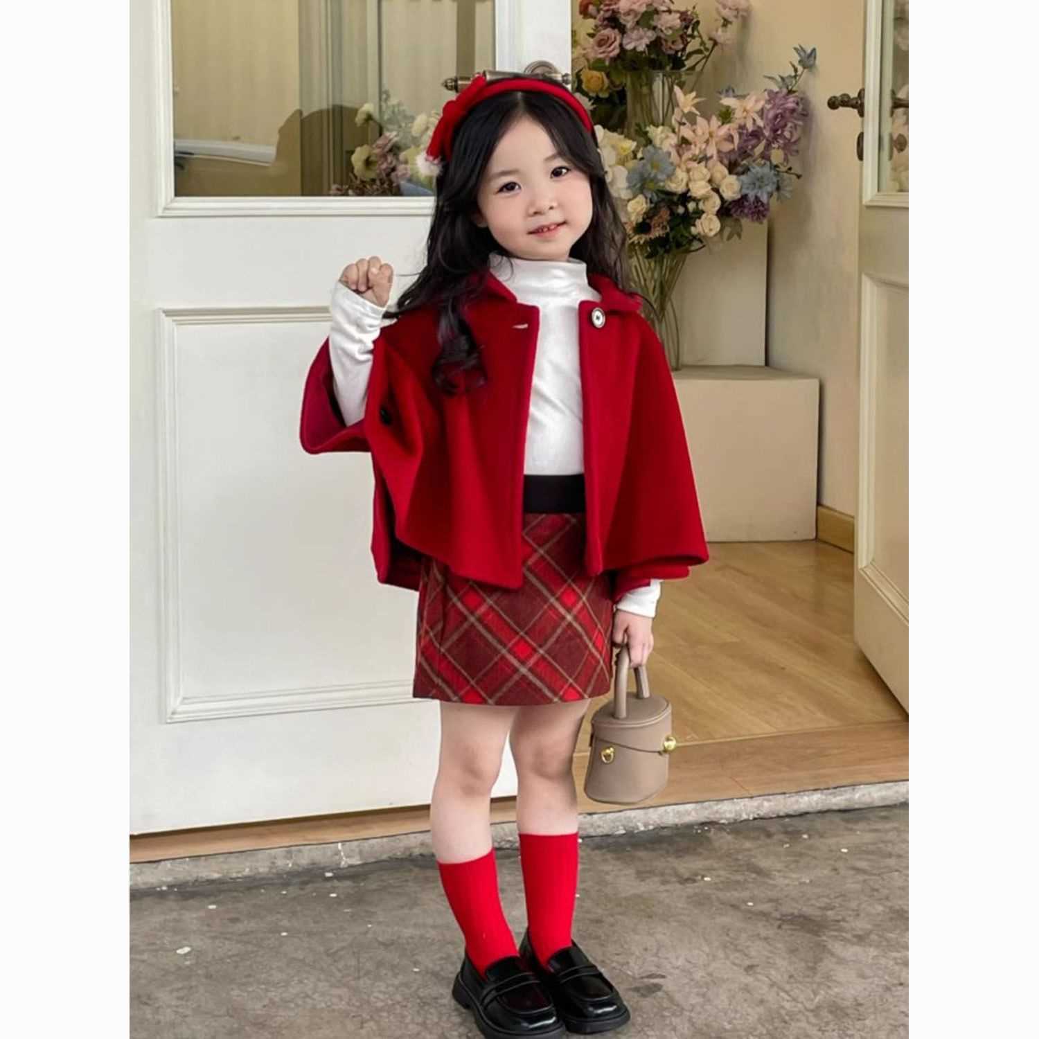 韓版女童2023秋冬新款聖誕新年紅色毛呢斗篷外套女寶寶格紋半裙潮