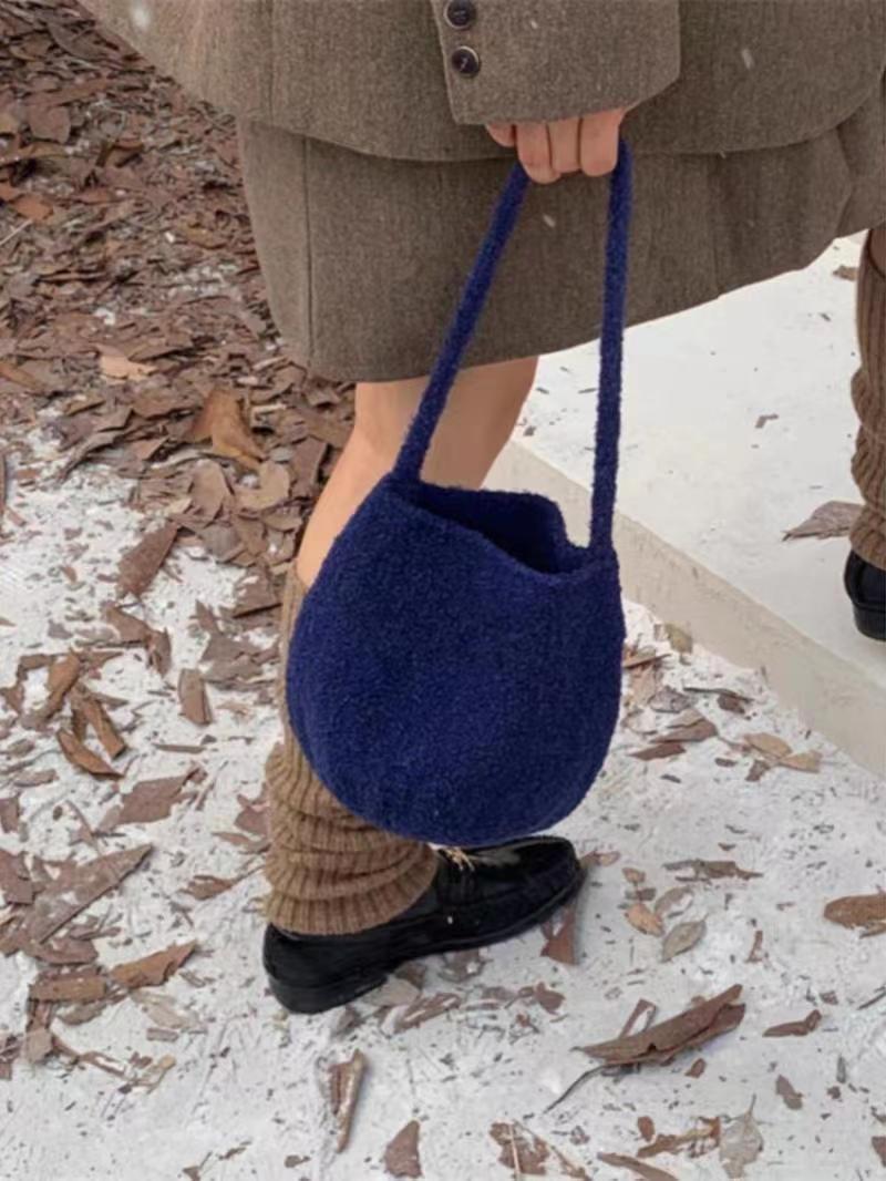 Autumn and winter plush bucket bag 2023 new niche design simple handbag small and stylish ins handbag