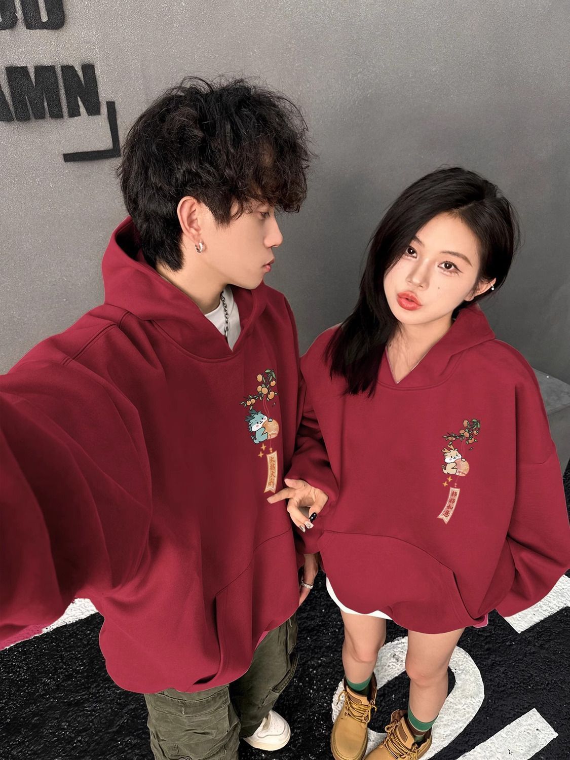 Zodiac Year Couple Outfits Burgundy 2024 Hooded Sweatshirt Plus Velvet Autumn and Winter Premium Year of the Dragon New Jacket