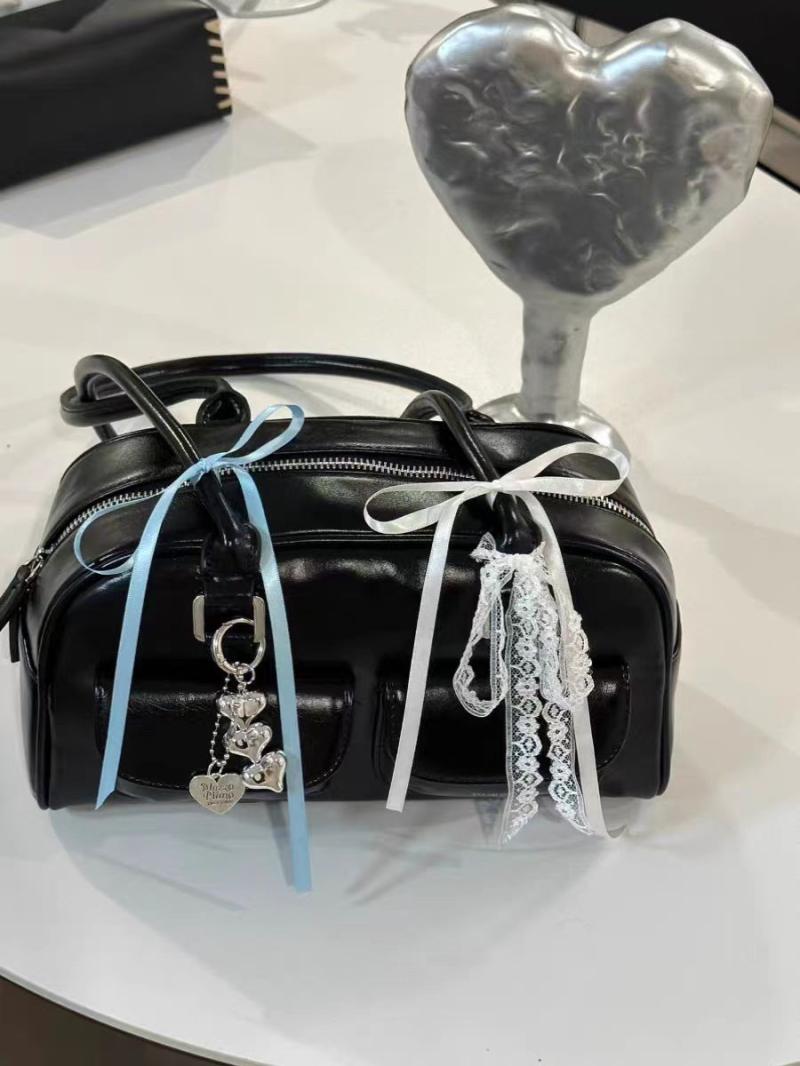 Autumn and winter Korean version niche design shoulder bag 2023 new classic versatile tote bag Boston commuter armpit bag