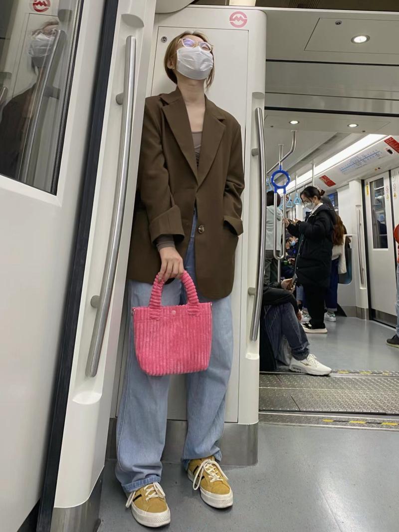 韩国新款灯芯绒手提小包女2024小众洋气毛绒斜挎包潮流时尚水桶包