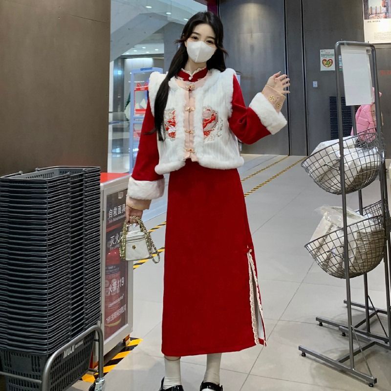 大碼胖mm2023冬季新款新中式馬甲女巨顯瘦遮肉紅色旗袍連衣裙套裝