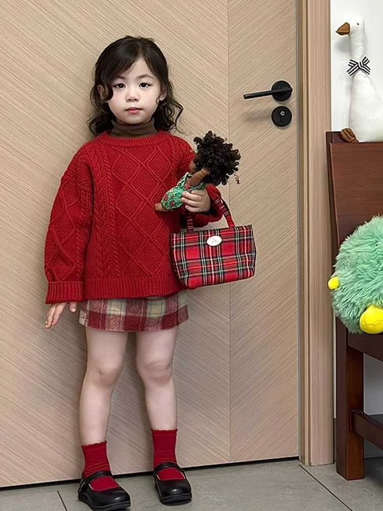 Korean style girls 2024 new winter style fashionable Christmas and New Year twist pullover red sweater sweater trendy