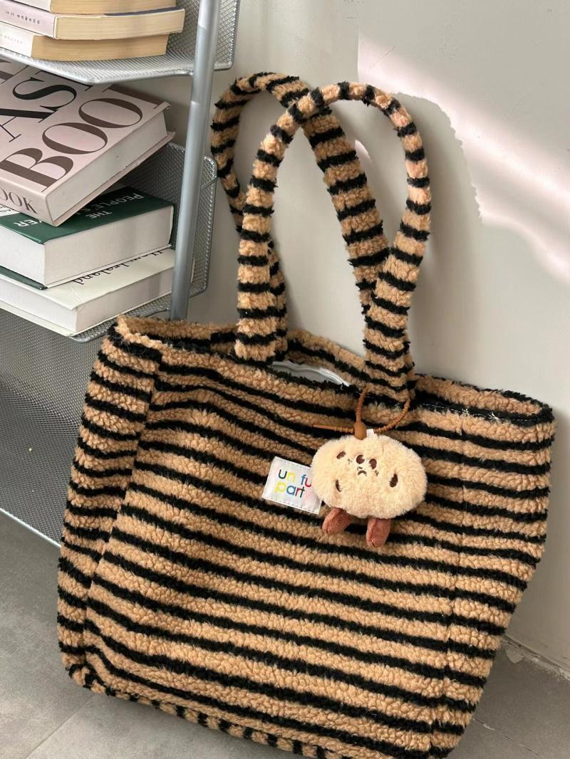 Zaoba simple lamb plush tote bag 2024 new niche fashion large capacity bag Korean version commuter bag for women