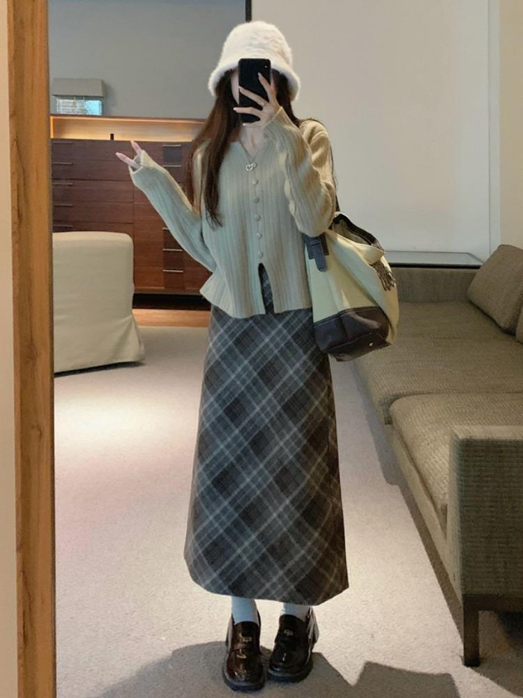毛呢a字格子半身裙女秋冬包臀裙子棕色顯瘦美式復古短裙小個子
