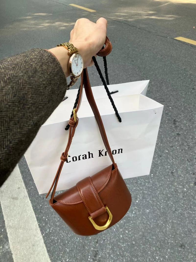 2024 new niche personality style horseshoe buckle bag casual and versatile commuter crossbody bag solid color single shoulder bag