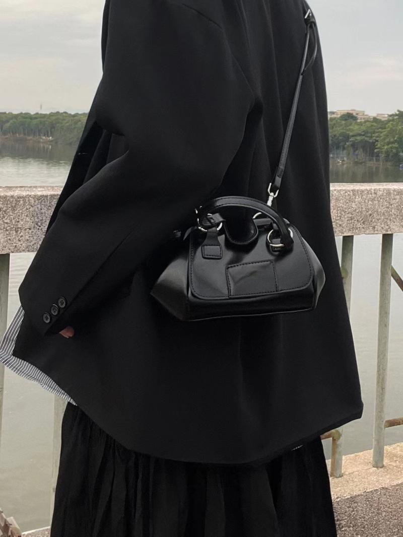2024 spring and summer new portable Boston bag niche retro versatile tote bag cute commuter shoulder crossbody bag