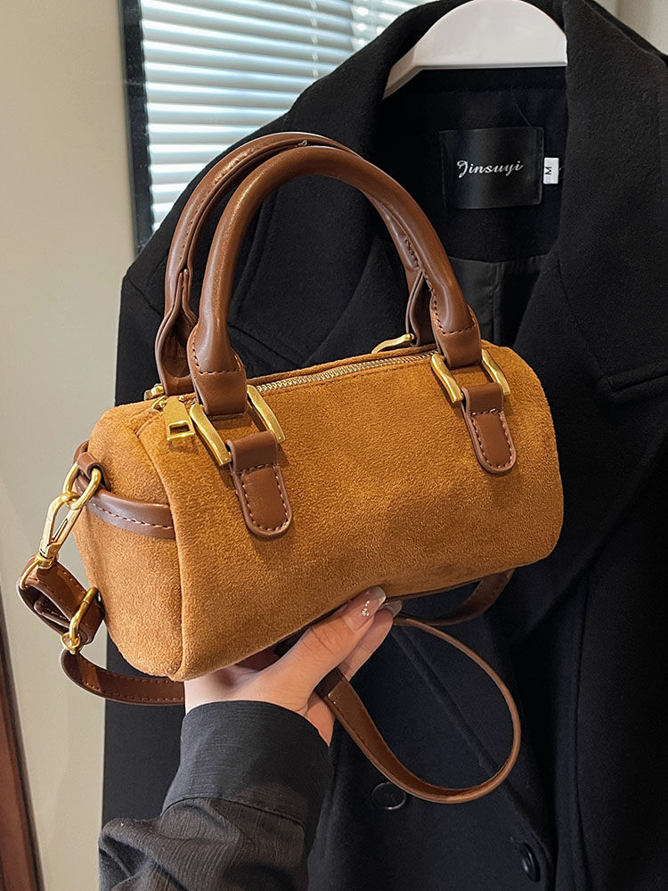 Frosted portable bowling bag for women 2023 autumn and winter new pillow bag retro style commuting texture crossbody bag