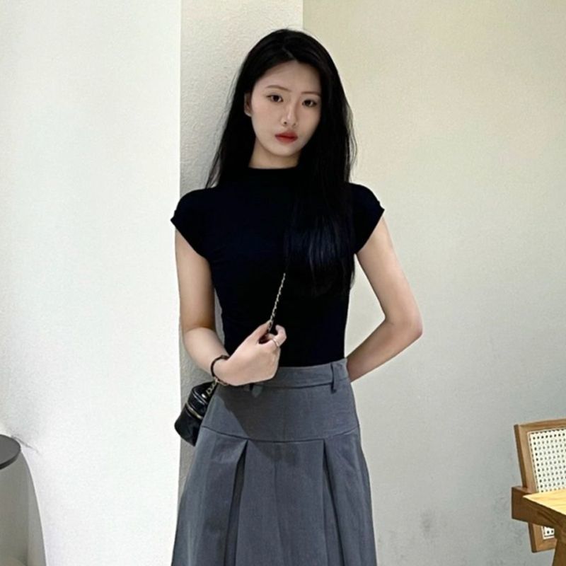 黑色短袖半高領t恤女2024夏季設計感修身內搭純色短款褶皺上衣ins