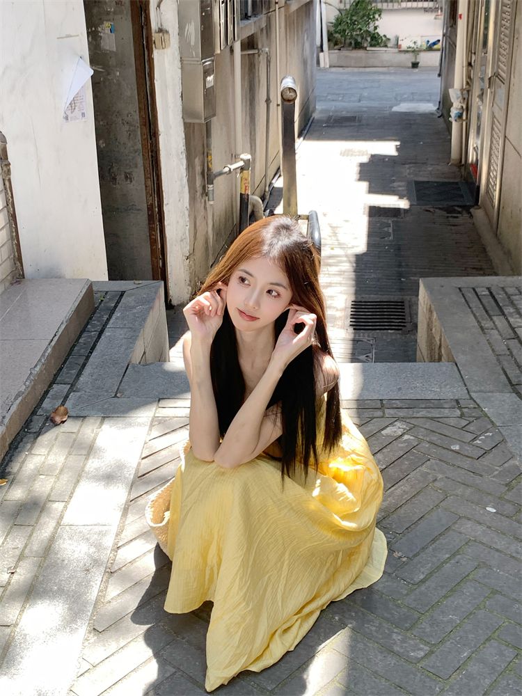 Gentle style yellow suspender dress for women summer French style waist slimming A-line skirt seaside vacation long dress