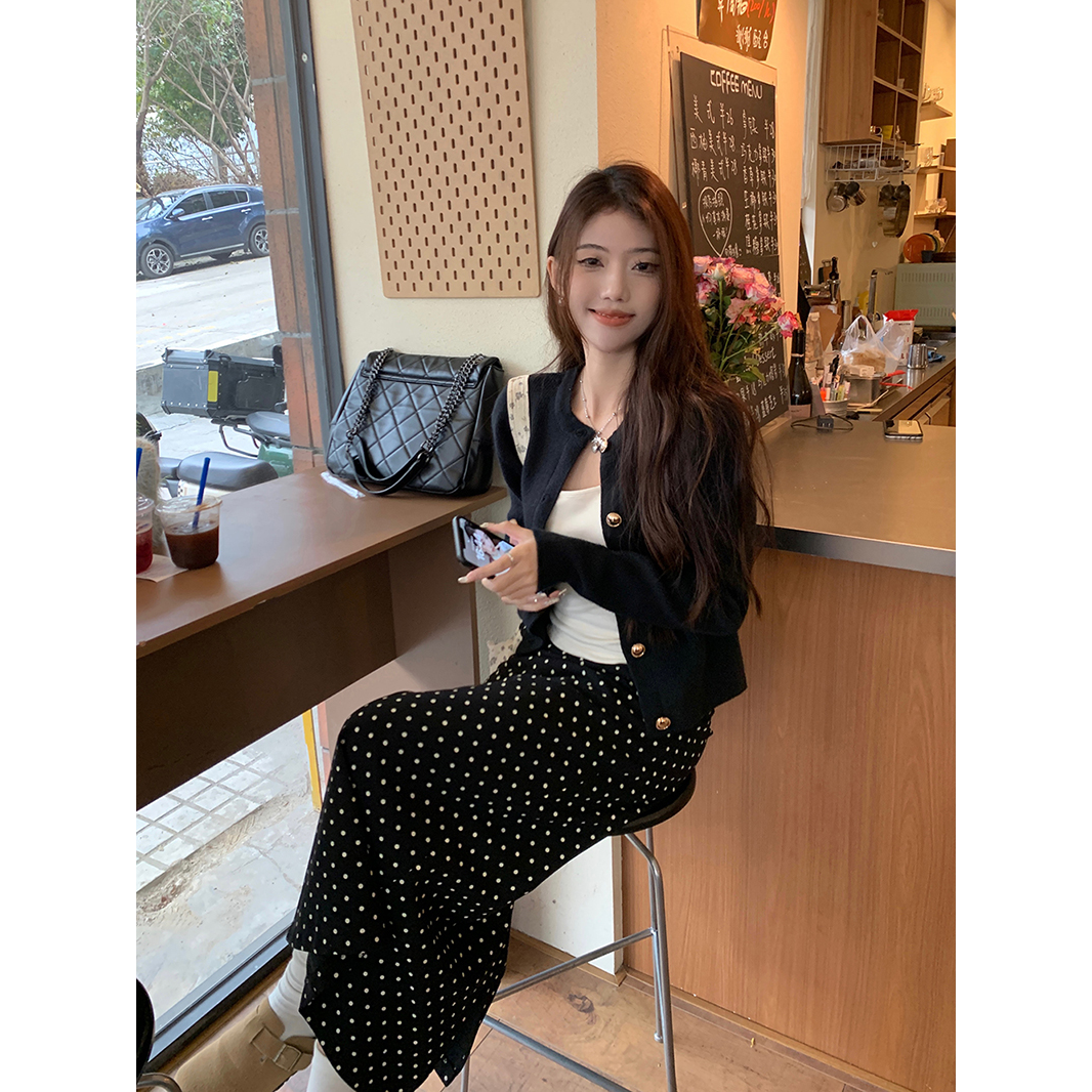 Xiaoxiangfeng suit for women, black sweater jacket, vest and polka dot skirt, three-piece trendy early spring outfit