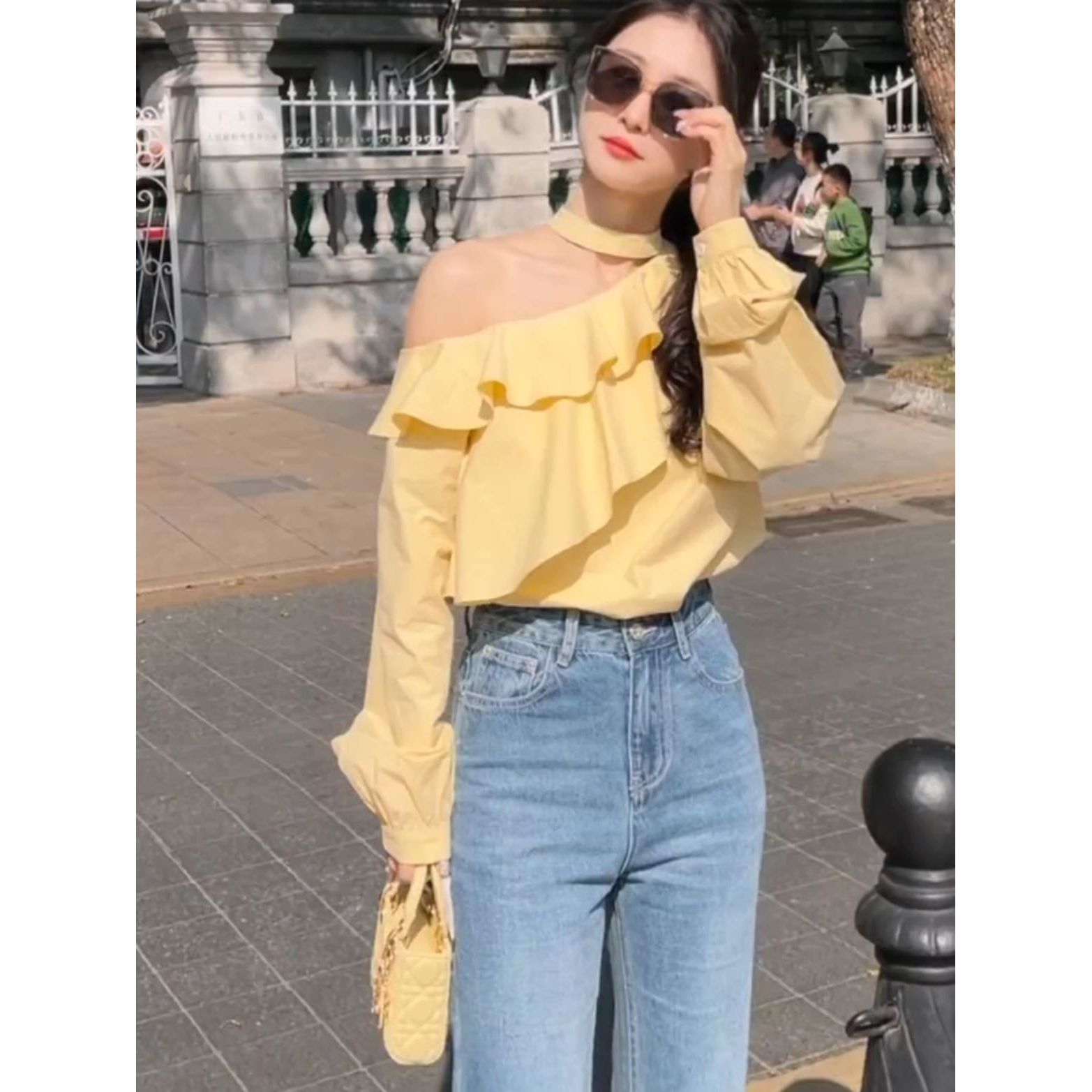 French halterneck off-shoulder ruffled long-sleeved shirt for women spring 2024 new fashionable and chic niche top