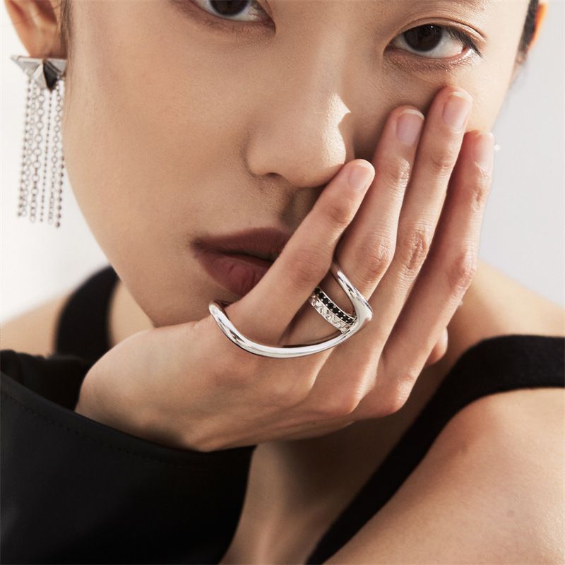 Anello a due dita geometrico scavato per donna, anello retrò alla moda, a forma di industria pesante, personalità, anello per indice hip-hop, marea_voghion.com