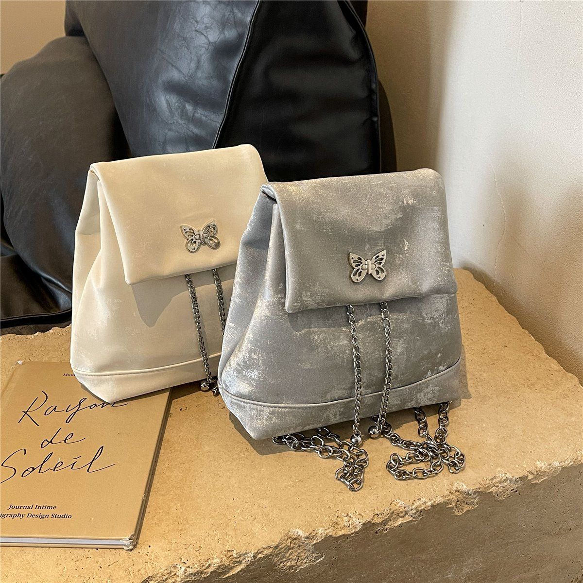 Bolsa feminina Amy Rabbit 2024 nova cor sólida simples e elegante textura corrente moda nicho design mochila versátil_voghion.com