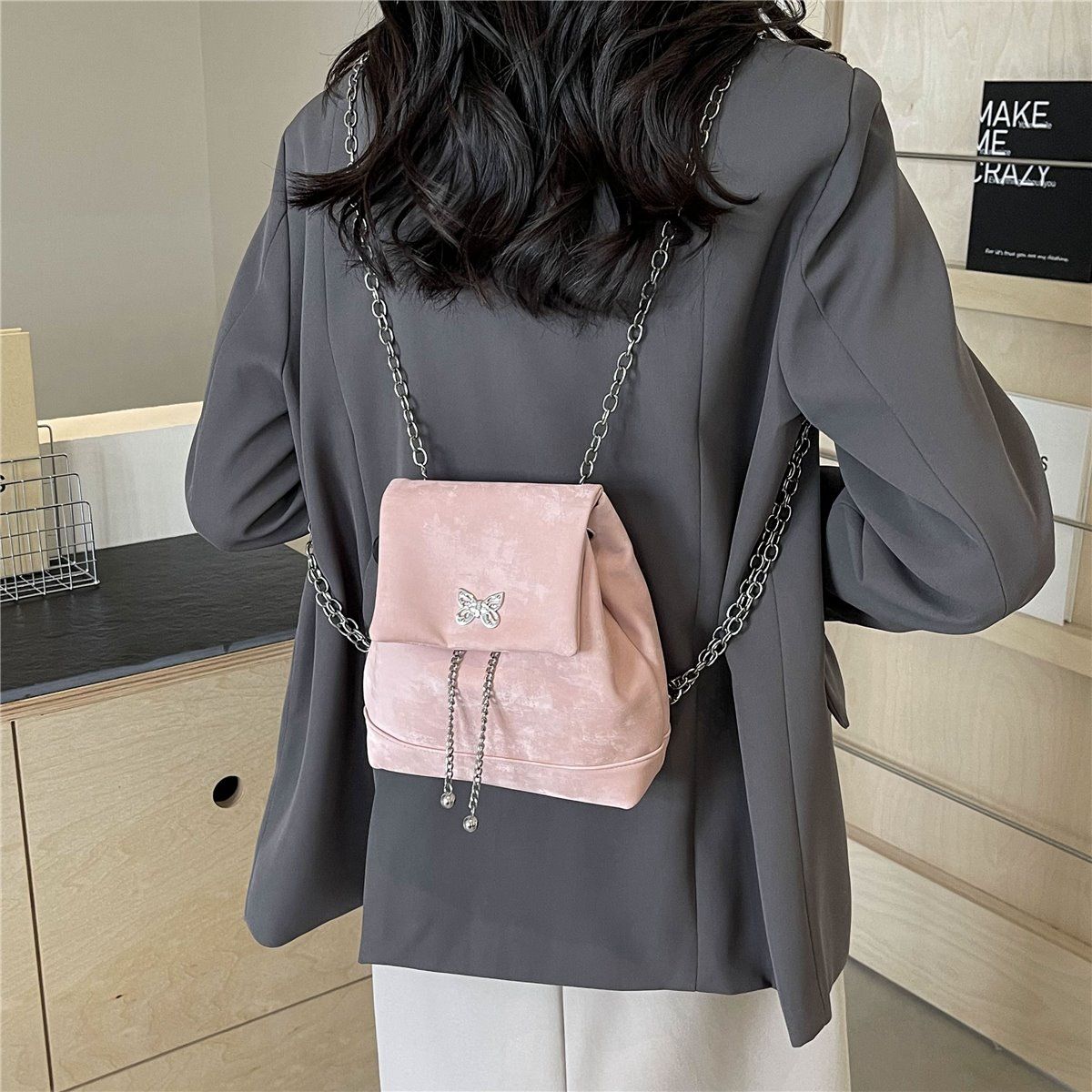 Bolsa feminina Amy Rabbit 2024 nova cor sólida simples e elegante textura corrente moda nicho design mochila versátil_voghion.com