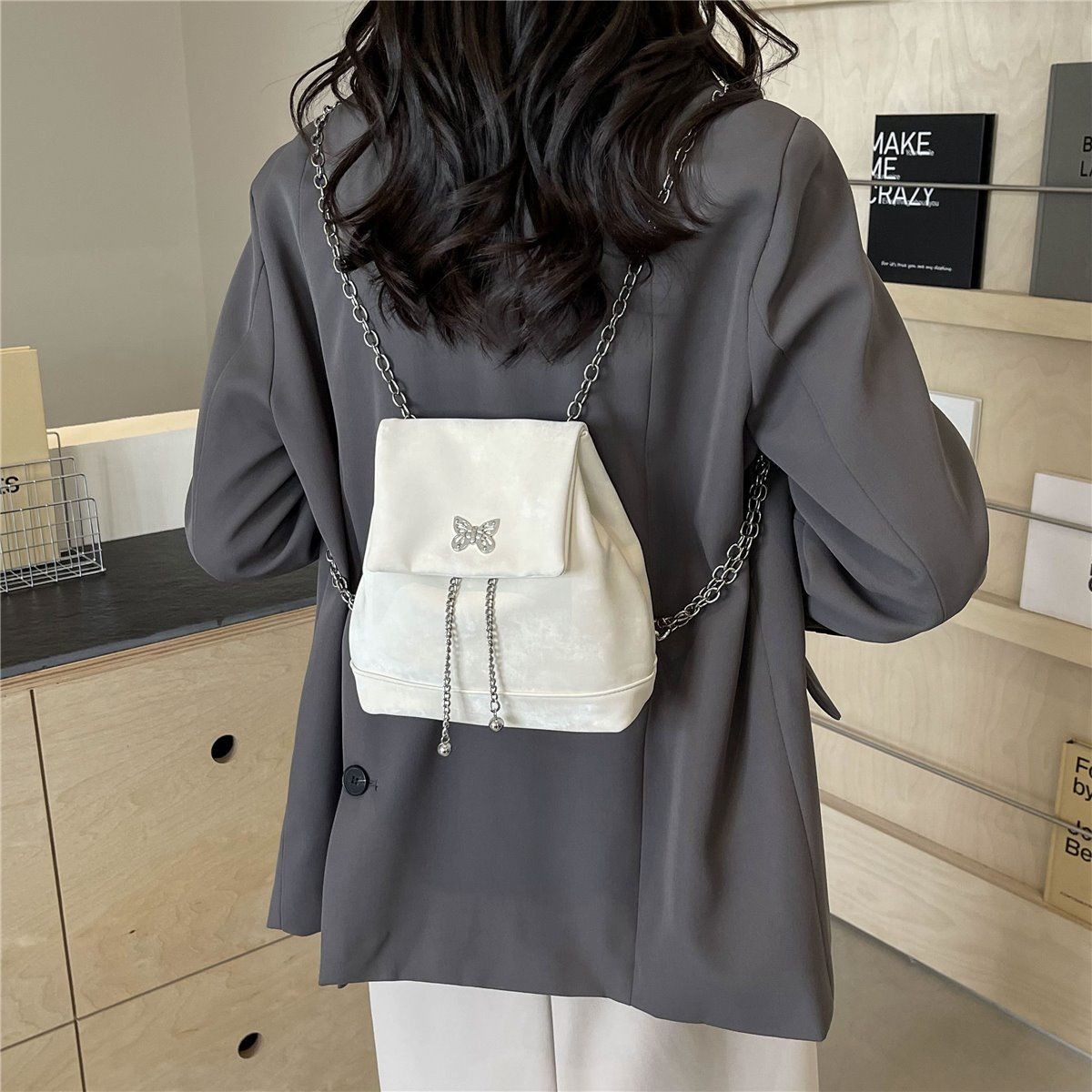 Bolsa feminina Amy Rabbit 2024 nova cor sólida simples e elegante textura corrente moda nicho design mochila versátil_voghion.com