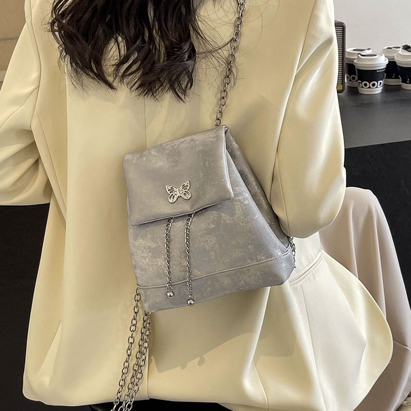 Bolsa feminina Amy Rabbit 2024 nova cor sólida simples e elegante textura corrente moda nicho design mochila versátil_voghion.com