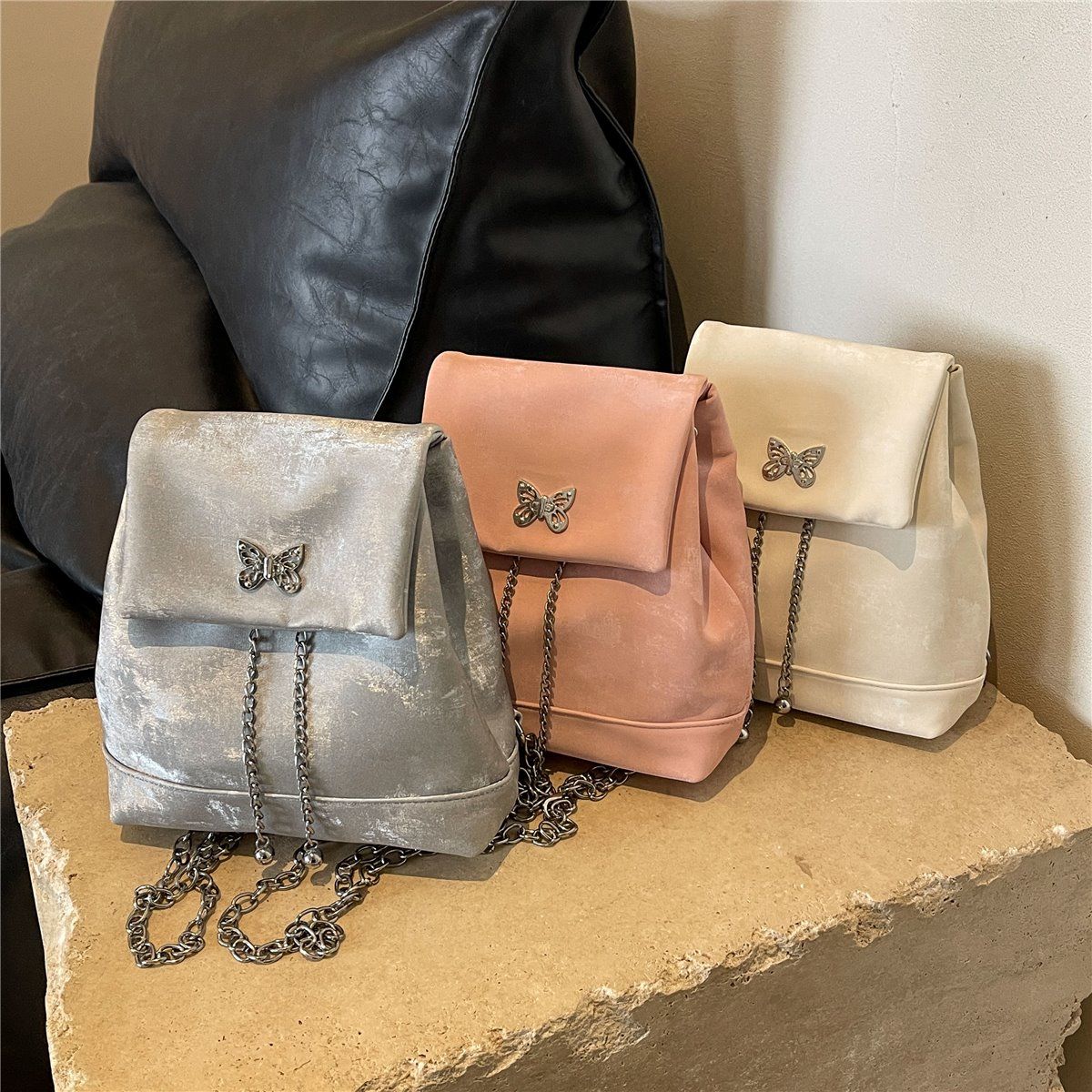 Bolsa feminina Amy Rabbit 2024 nova cor sólida simples e elegante textura corrente moda nicho design mochila versátil_voghion.com