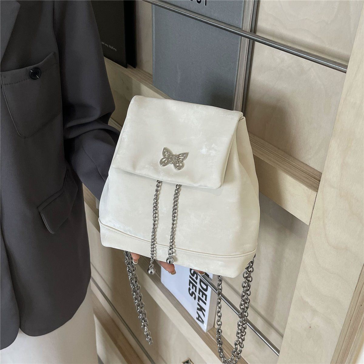 Bolsa feminina Amy Rabbit 2024 nova cor sólida simples e elegante textura corrente moda nicho design mochila versátil_voghion.com