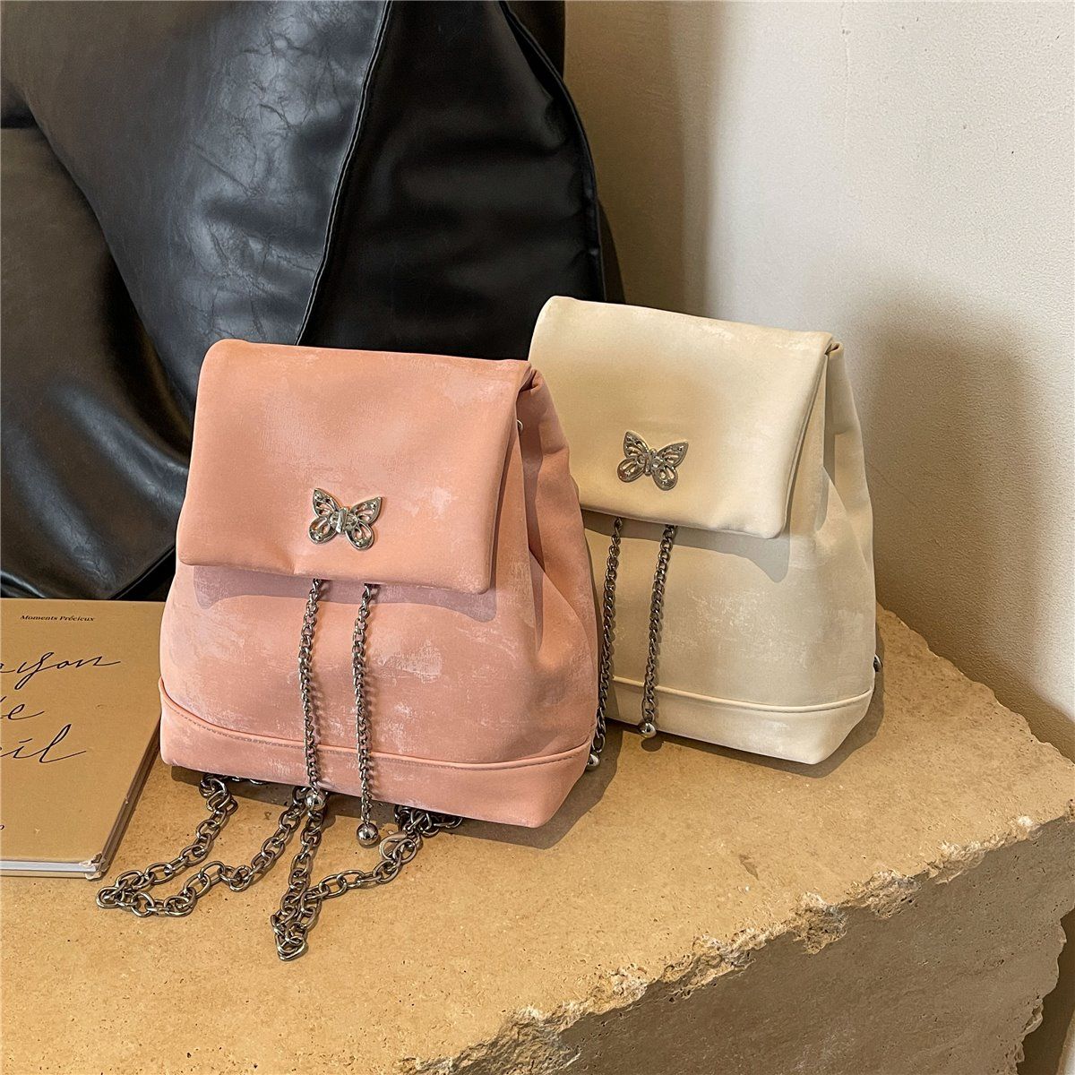 Bolsa feminina Amy Rabbit 2024 nova cor sólida simples e elegante textura corrente moda nicho design mochila versátil_voghion.com