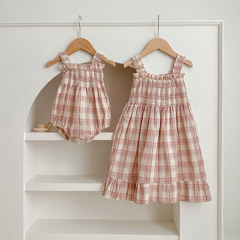 Mädchen Karierter Strampler Mit Trägern Und Passendes Kleid_voghion.com