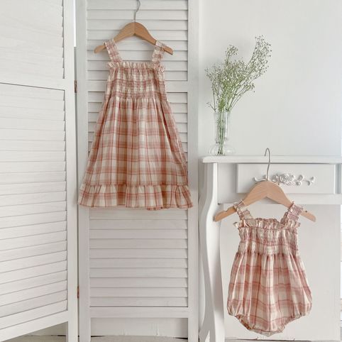 Mädchen Karierter Strampler Mit Trägern Und Passendes Kleid_voghion.com