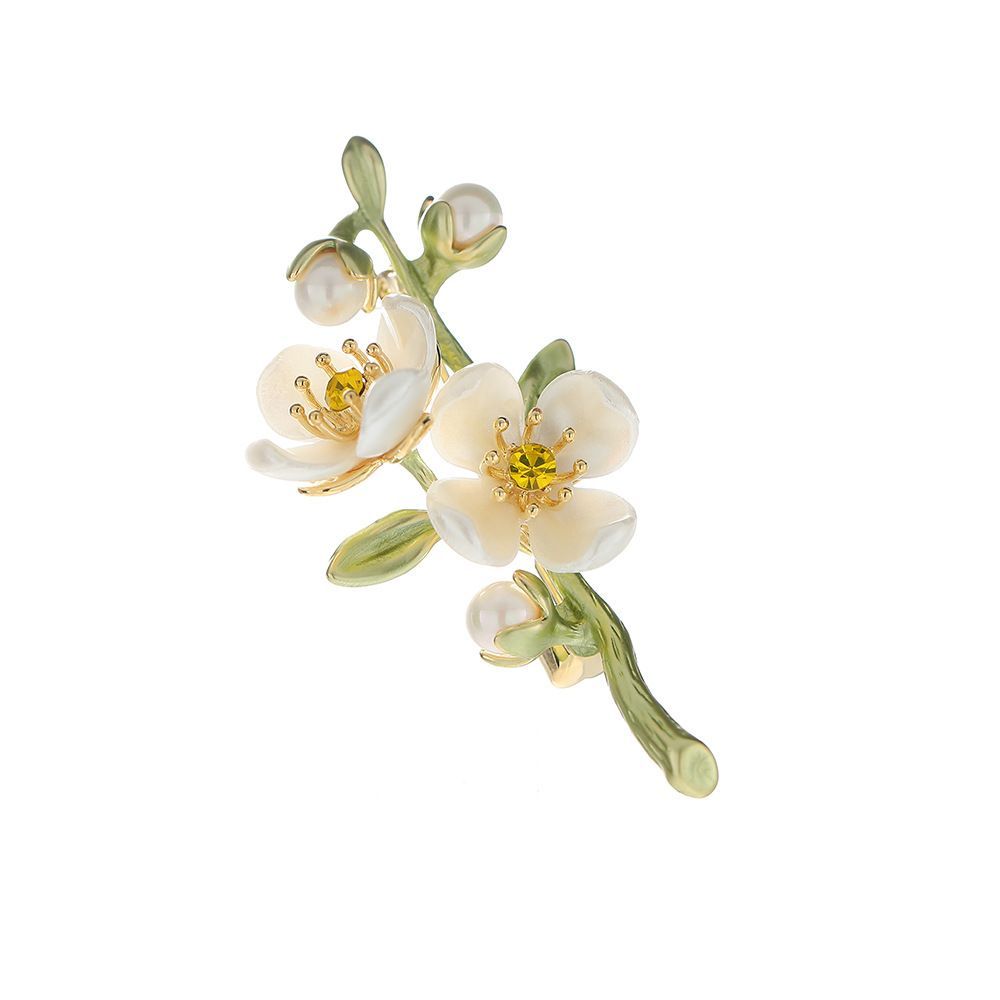 Elegant jasmin blomma brosch i grön konstnärlig design_voghion.com
