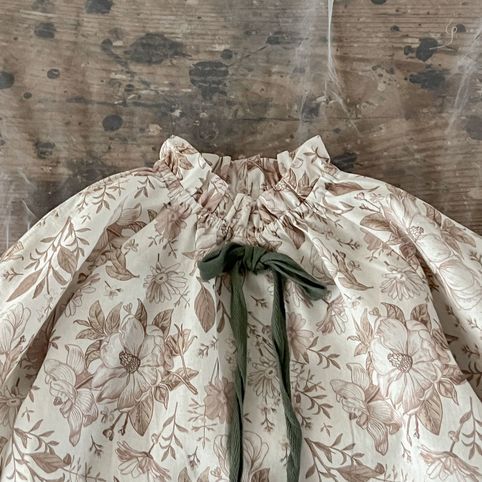 Jardineira bebé menina manga comprida estampado floral algodão_voghion.com