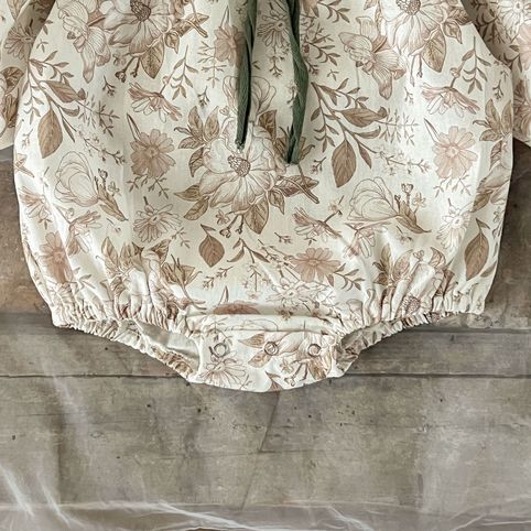 Jardineira bebé menina manga comprida estampado floral algodão_voghion.com