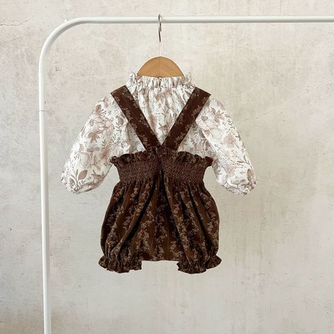 Conjunto de top floral e jardineiras de veludo para bebé_voghion.com