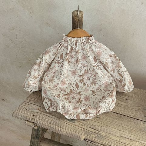 Jardineira bebé menina manga comprida estampado floral algodão_voghion.com
