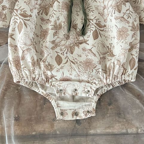 Jardineira bebé menina manga comprida estampado floral algodão_voghion.com