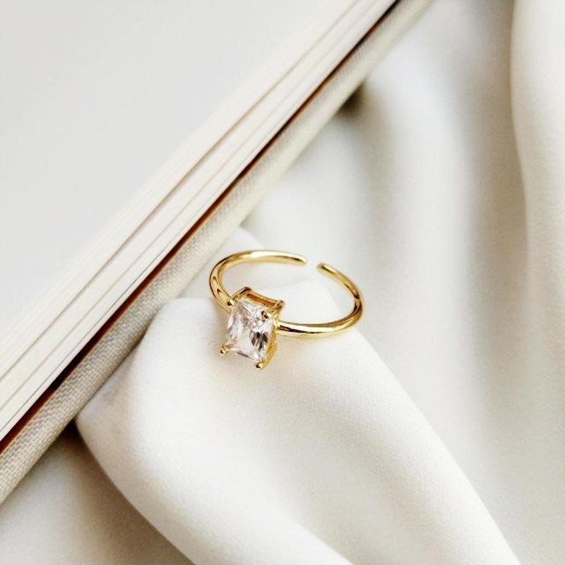 Offener Ring mit quadratischem, weißem Kristall, verstellbar, schlicht und elegant, Geschenk für eine Freundin_voghion.com