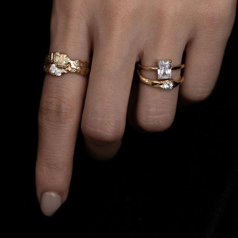Offener Ring mit quadratischem, weißem Kristall, verstellbar, schlicht und elegant, Geschenk für eine Freundin_voghion.com